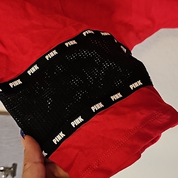 VICTORIA SECRET PINK CROPPED "86" FOOTBALL JERSEY V NECK SHIRT RED/BLACK NWOT - Picture 4 of 4